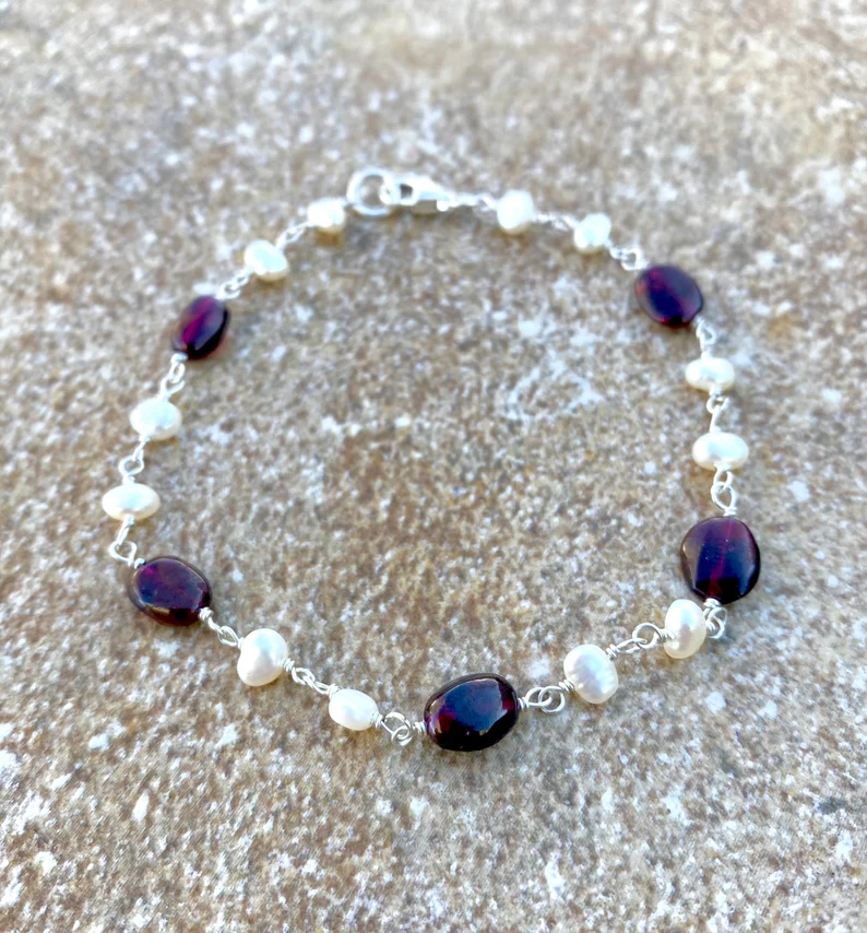 Garnet and pearl bracelets design