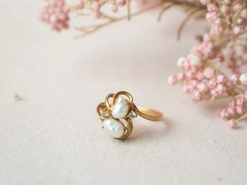 Vintage freshwater pearl right-hand ring