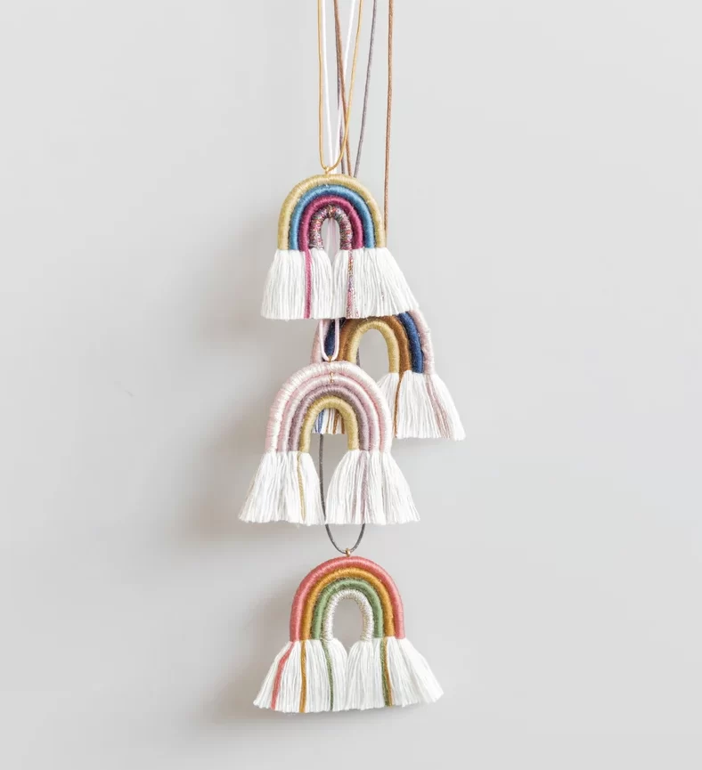 rainbow macramè necklace