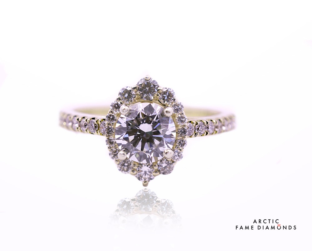 Lab-diamond vintage diamond engagement ring