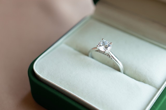 diamond 4-prong engagement ring in a green jewelry box