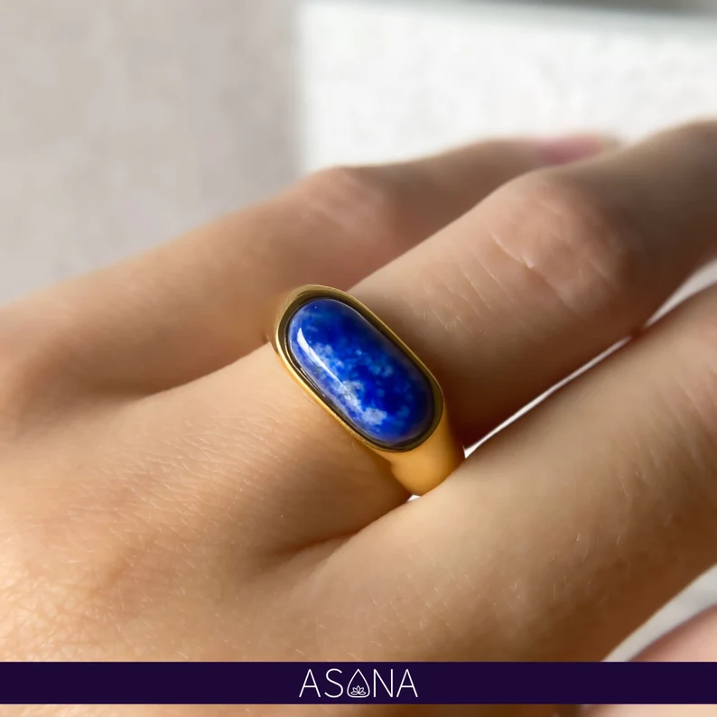 lapis lazuli gold ring on the ring finger