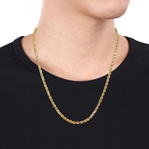 rope gold chain on tha man's neck