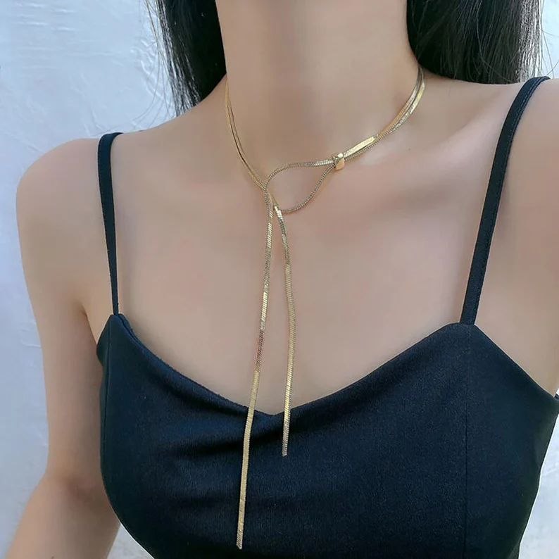 snake adjustable lariat necklace on a mannequin