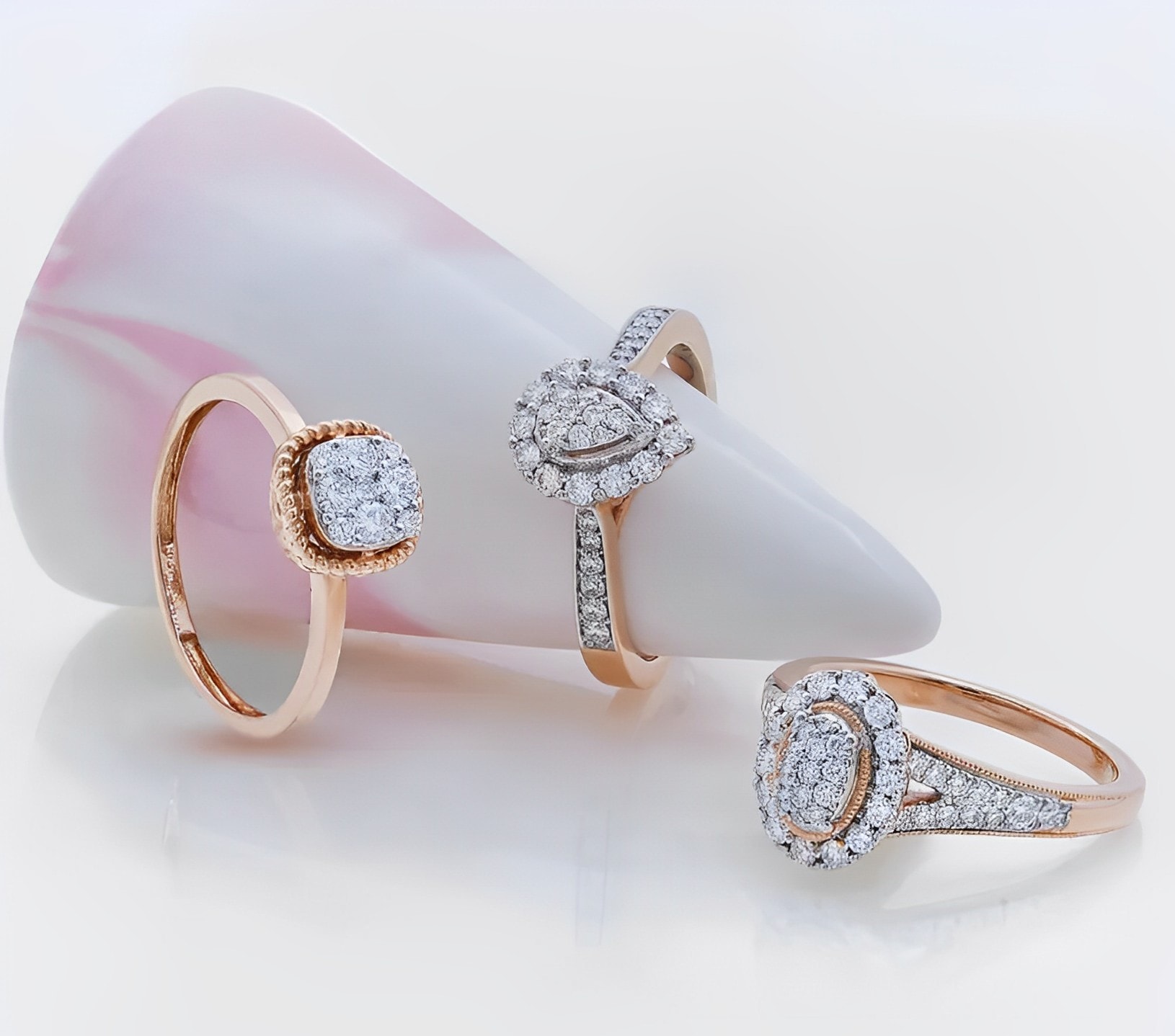 rose gold diamond halo engagement rings