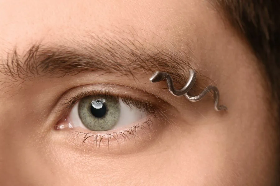 pros and cons of eyebrow piercing