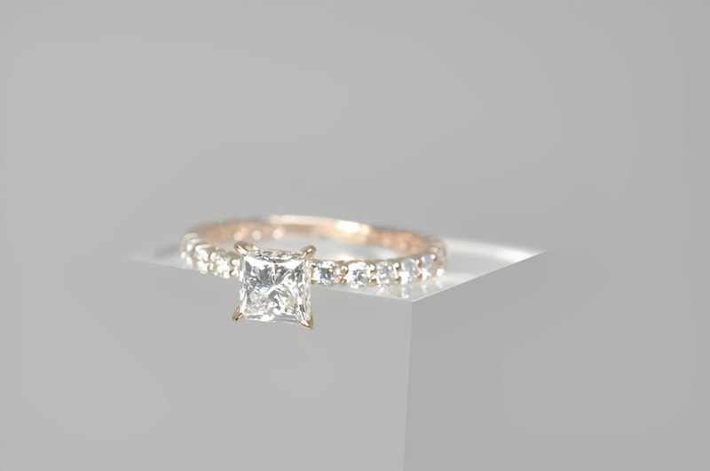 princess cut diamond engaegment ring in rose gold setting