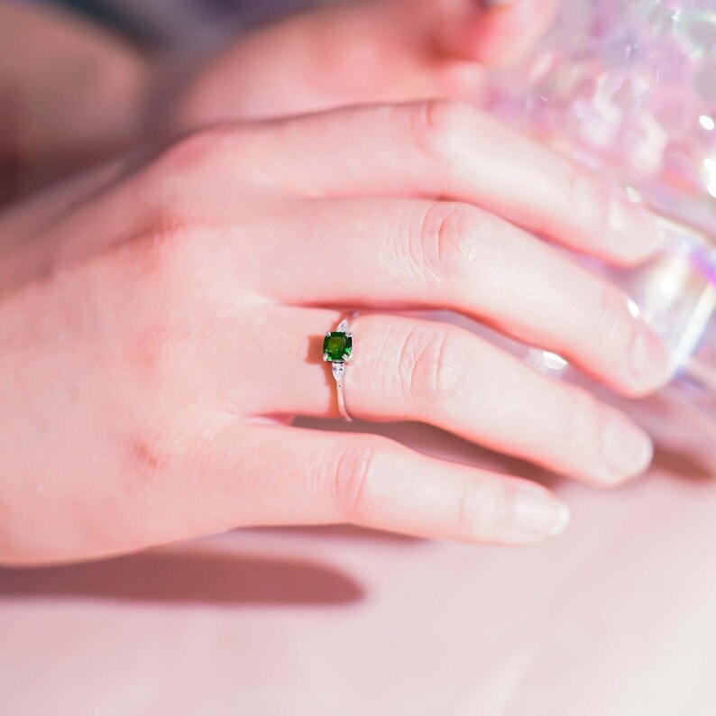 green chrome diopside ring on the ring finger
