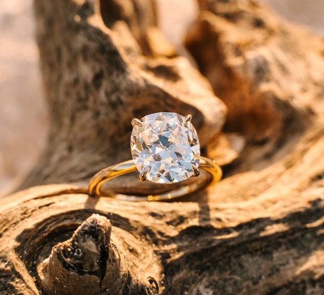 round diamond solitaire engagement ring