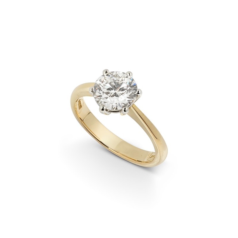 round cut diamond solitaire engagement ring
